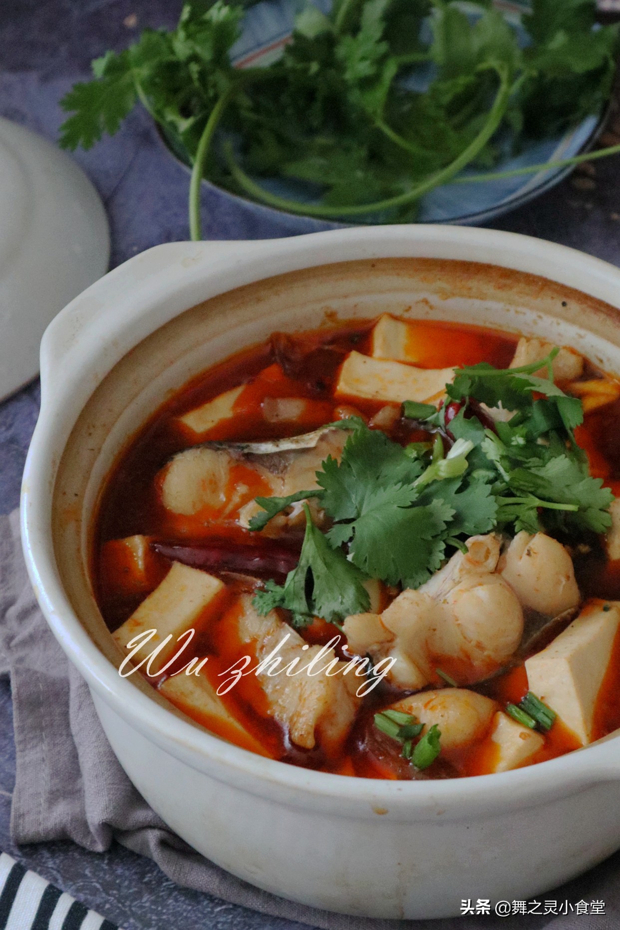 草鱼和豆腐及洋葱怎么煮好吃,清炖草鱼汤豆腐怎么炖好吃又简单