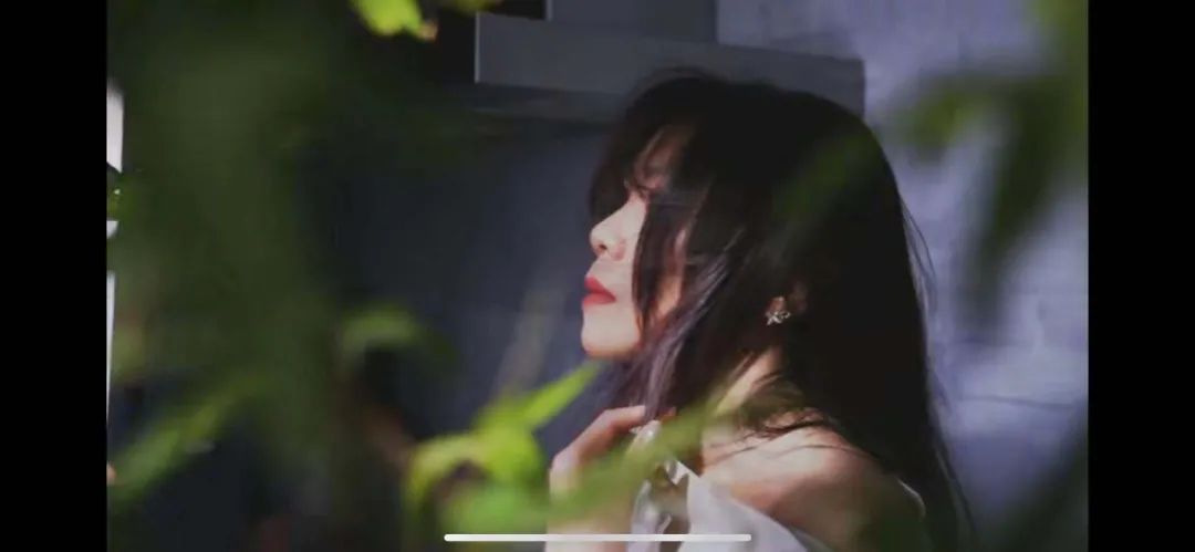 她的有色滤镜，还能否被打碎？