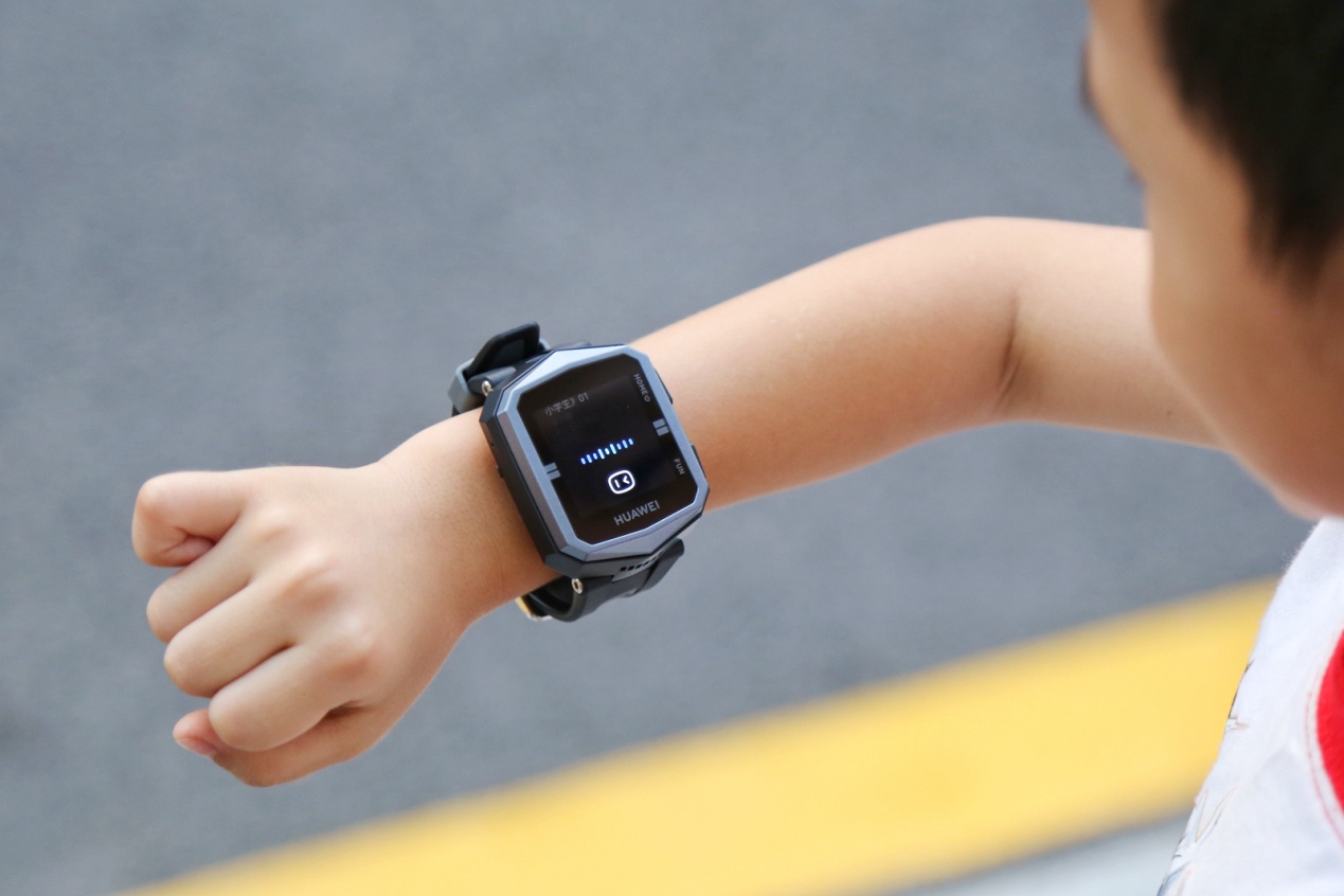 9重精确定位孩子的贴身守护者，华为儿童手表3X体验