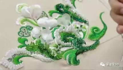 杨幂一身粉色修身礼服少女感十足,杨幂中国衣服