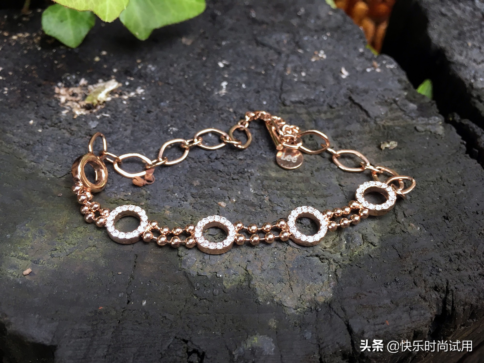 女生适合戴lee手表吗,女生戴施华洛世奇档次低吗