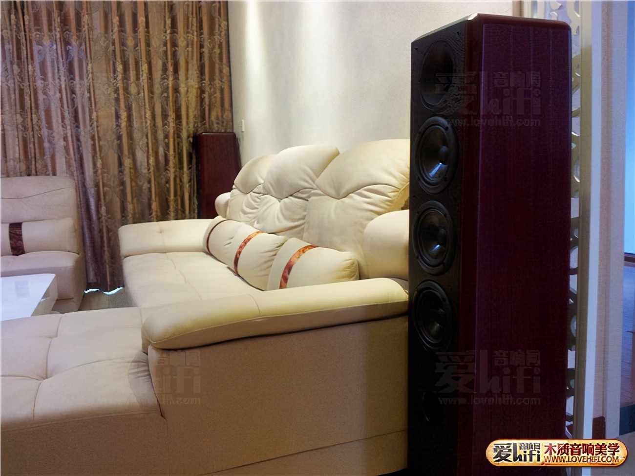 5.1家庭影院环绕音箱可以放前面吗,落地音箱放在幕布后面
