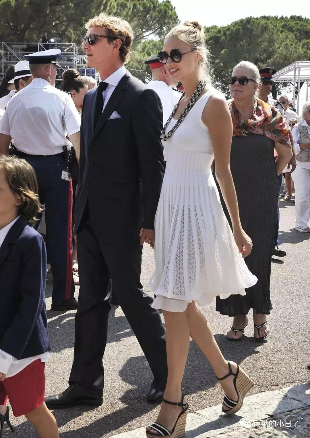 摩纳哥王妃终于精心打扮,摩纳哥最美王妃穿衣搭配