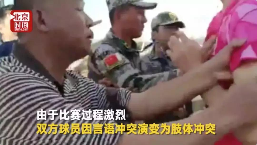 小球员爆粗口斗殴，家长竟大喊“让孩子打”！网友：看到国足未来！你怎么看？