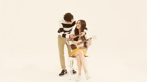 只需十分钟小白也能钢琴弹唱,智能尤克里里新手入门教程