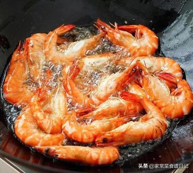 油焖大虾的做法家常简单又好吃,油焖大虾的家常做法与教程