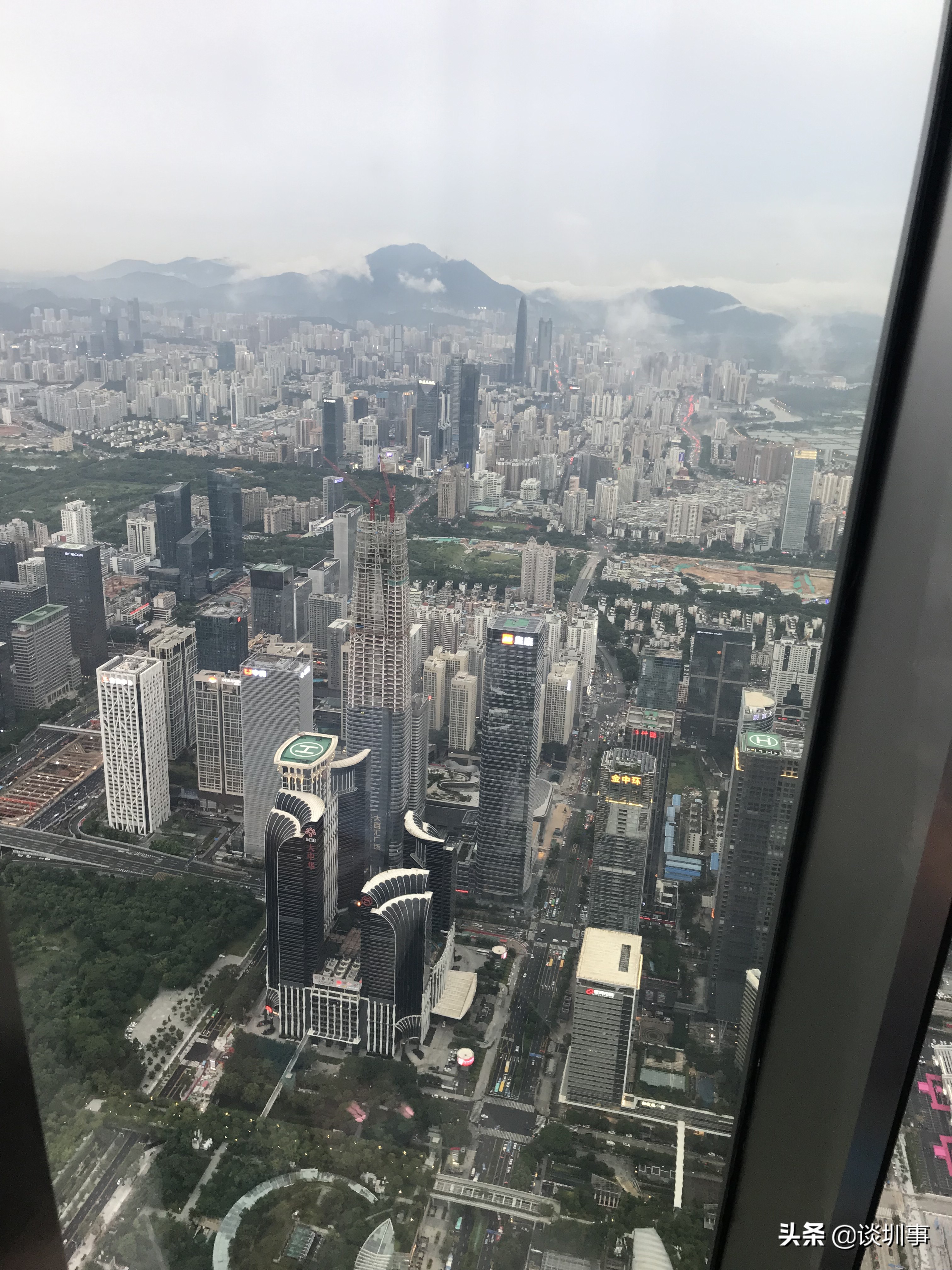 登顶深圳第一高楼,登上深圳平安金融大厦