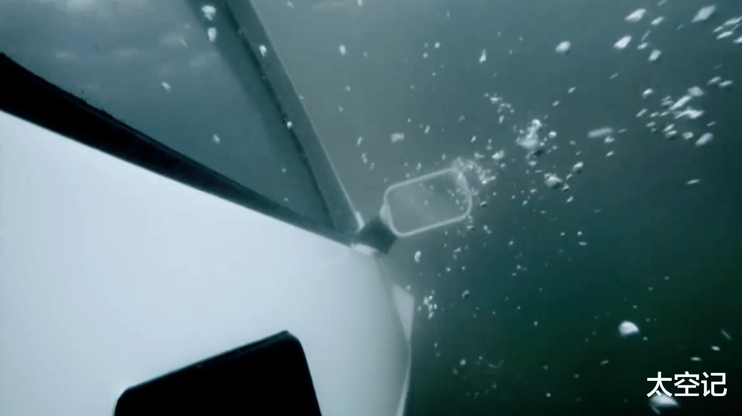 汽车落水后怎么自救一招教你逃生,汽车落水逃生正确方法开讲啦