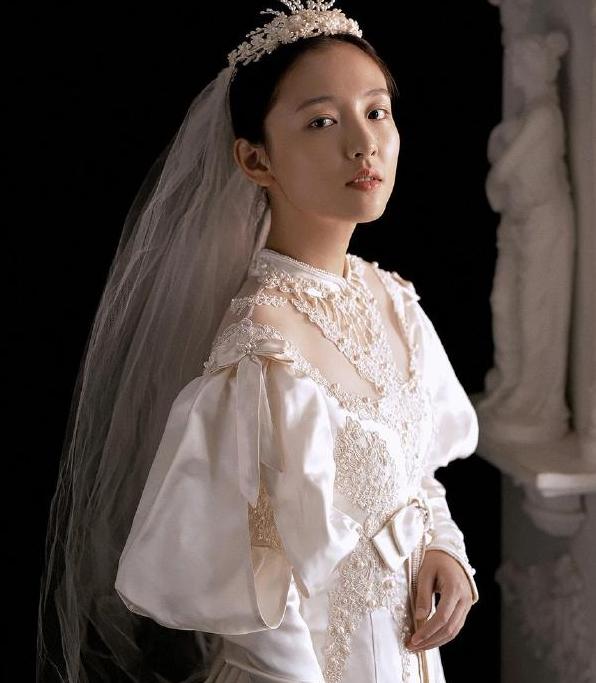 吴倩红色公主裙,吴倩乘风破浪裙子