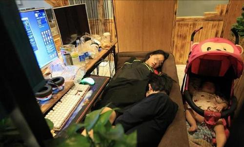 为什么网吧老板不会赶走蹭睡的人,网吧为啥老板从来不上网