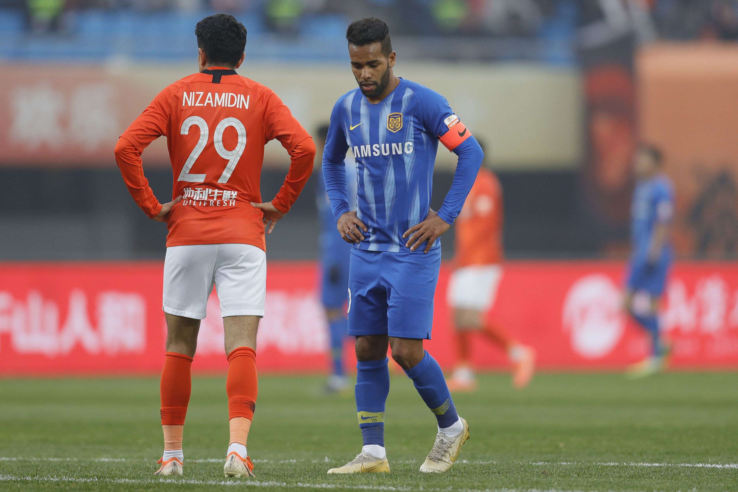 揭秘中国足坛疑似资本家族两队互换13名球员，黑龙江女首富现身