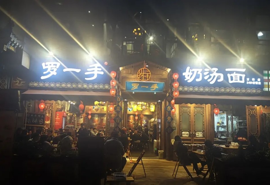 成都东站环境最好的美食,成都东站有美食地下街吗