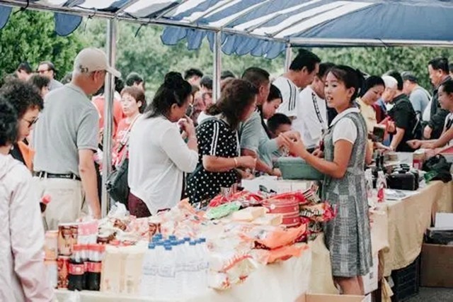 朝鲜实地拍摄,朝鲜士兵观察韩国动态图片