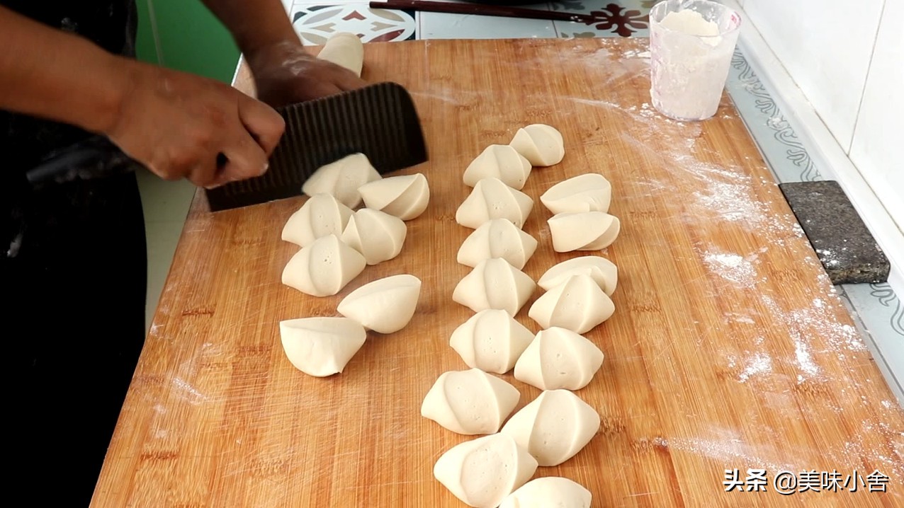 蒸包子不要直接上锅蒸牢记3诀窍,包子蒸的时候很好蒸完突然塌陷