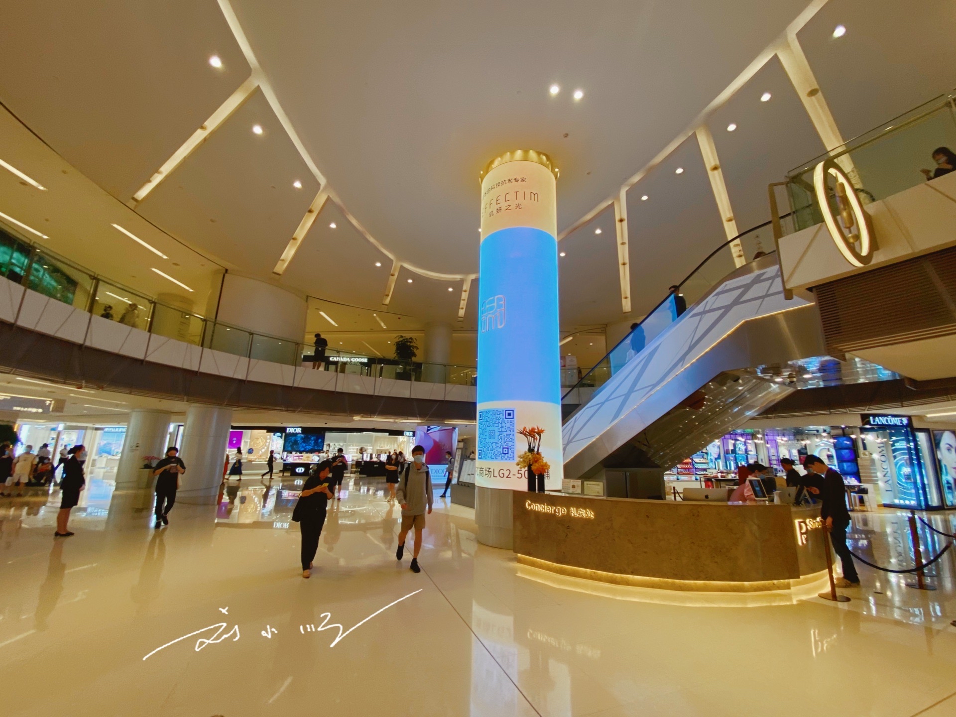 上海东方明珠塔周围哪个商场最大,上海魔都最大的商场