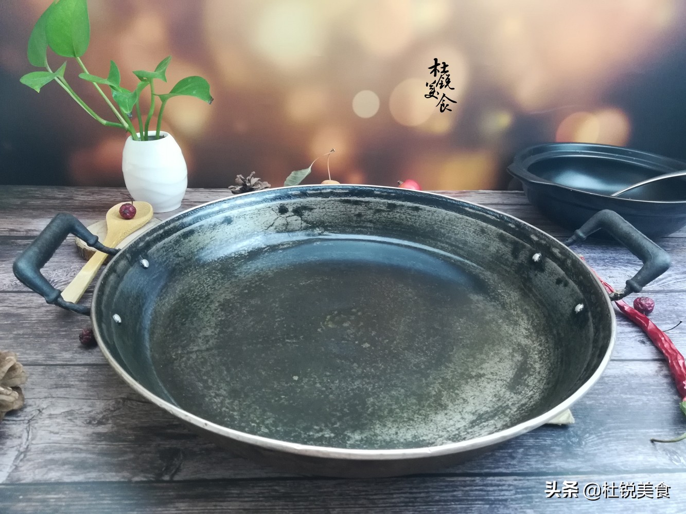 炒肉总粘锅？掌握这3个要点，普通铁锅可比不粘锅，实用实惠