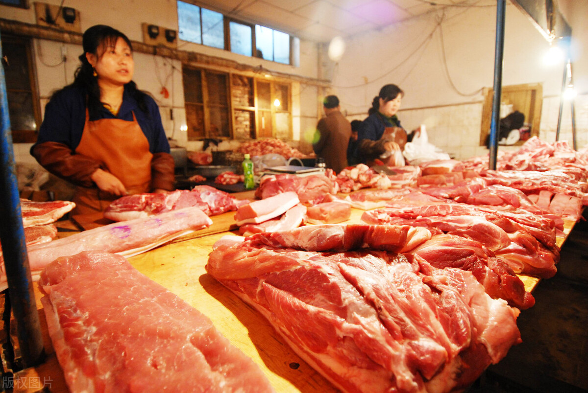 三元标猪4.7元,小猪百元5头,提前两周公布收储计划,有何猫腻?