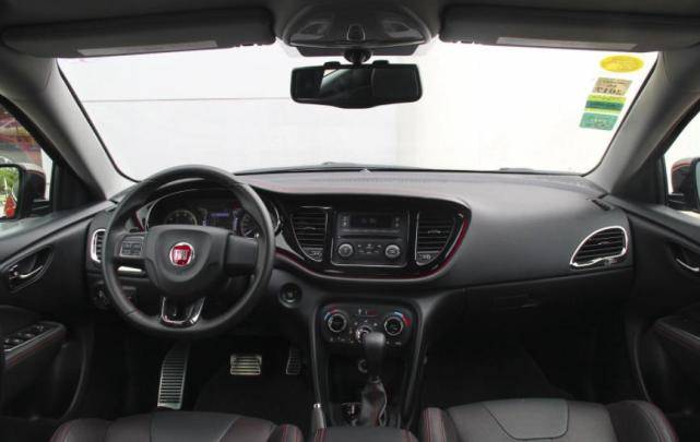 新款菲亚特致悦车型，搭载1.4T发动机，配7速变速箱