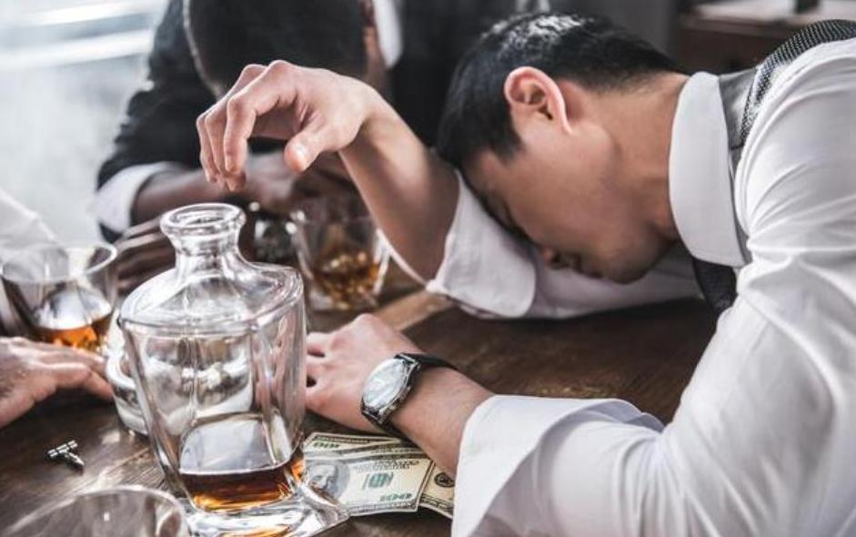 喝酒头晕不一定是酒精的“锅”，还有3点不能忽视，早了解早受益