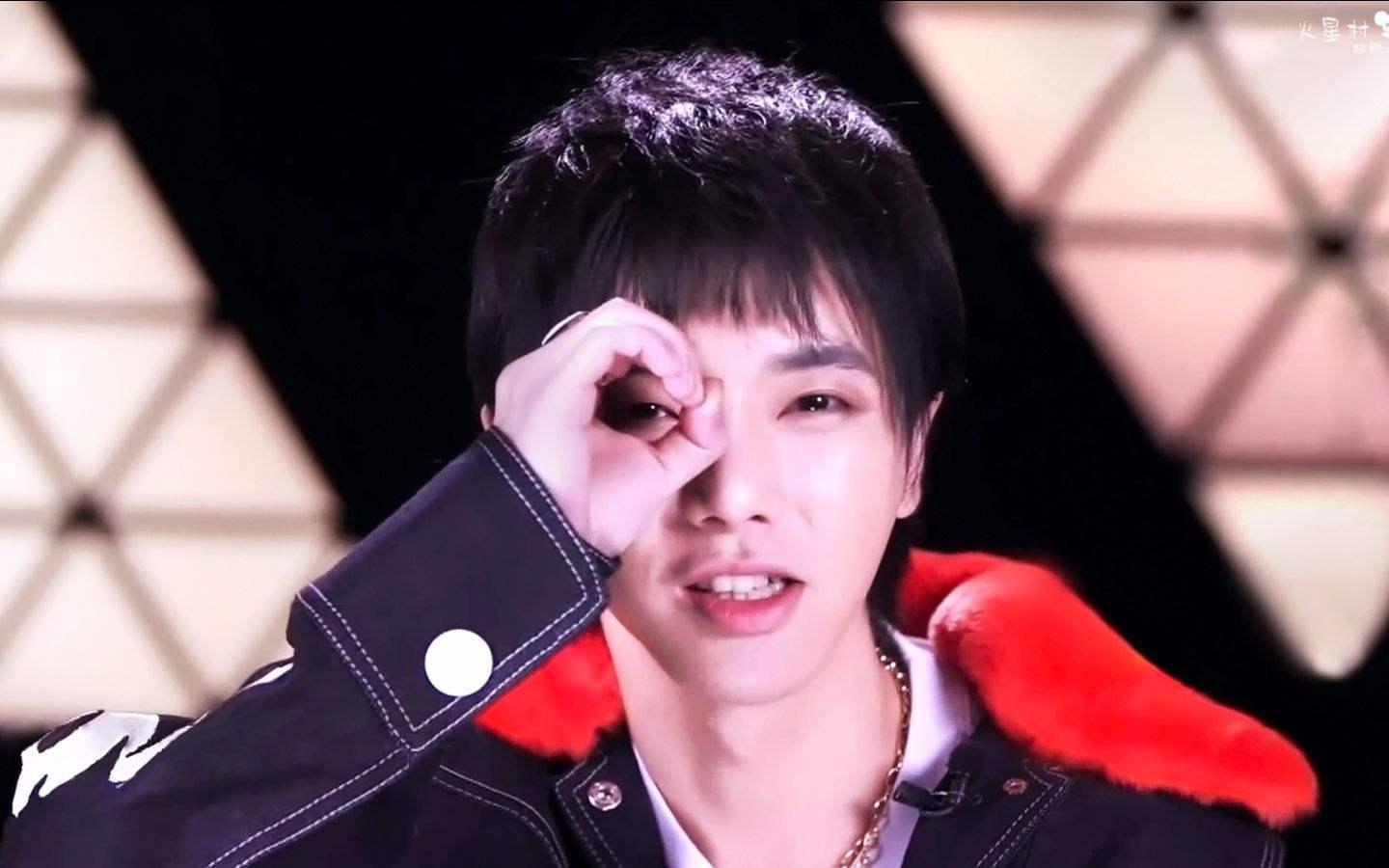 我证明:纯情少年华晨宇真的没有整容没有植发没有情人没有私生子