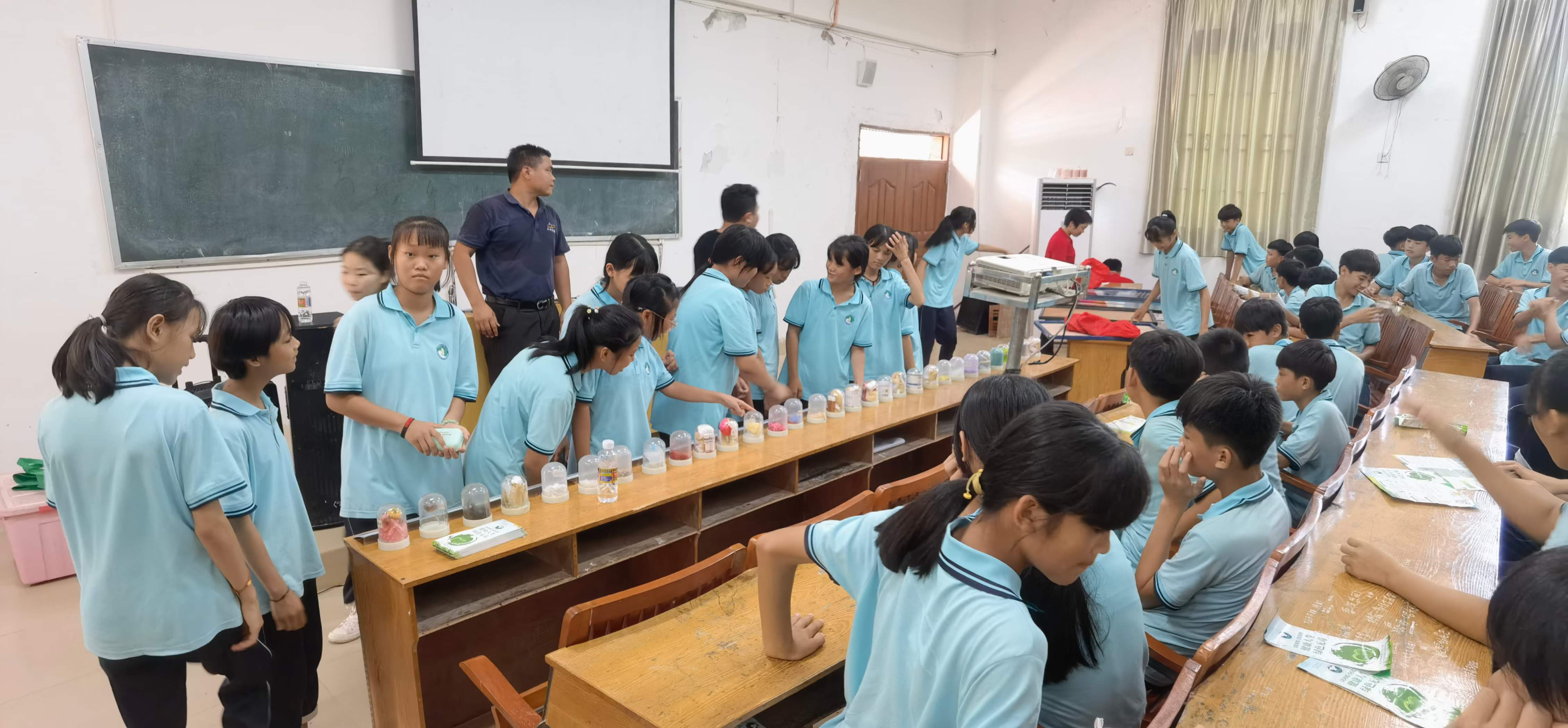 禁毒宣传进校园护航童年助成长,禁毒校园行活动简讯