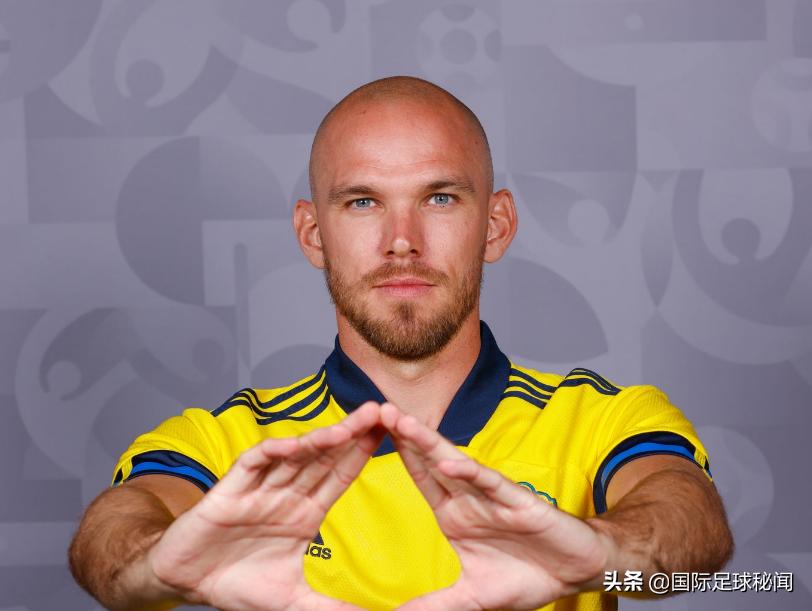 中超再现恶意飞踹犯规,中超赛场再现凶狠犯规