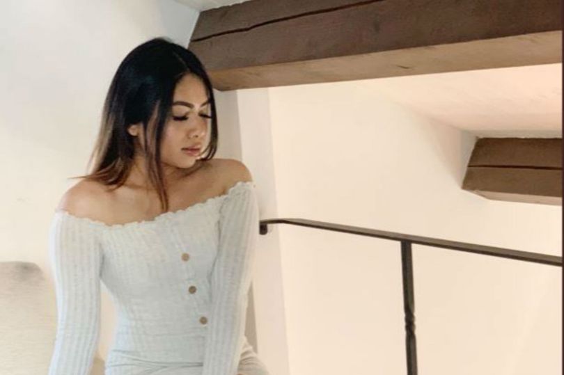 员工晒老板奖的名牌包，英国公司收到大量求职申请，网友疑是套路