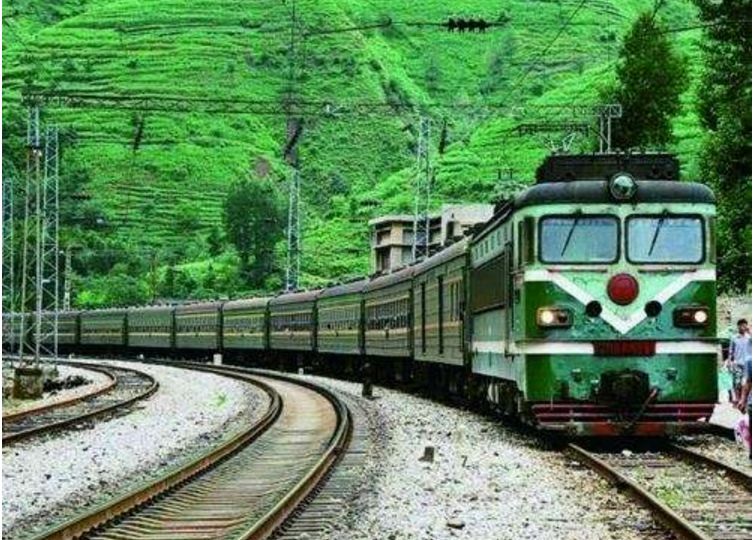 坐车时间长了第二天脚肿怎么处理,坐车时间长脚肿了怎么解决