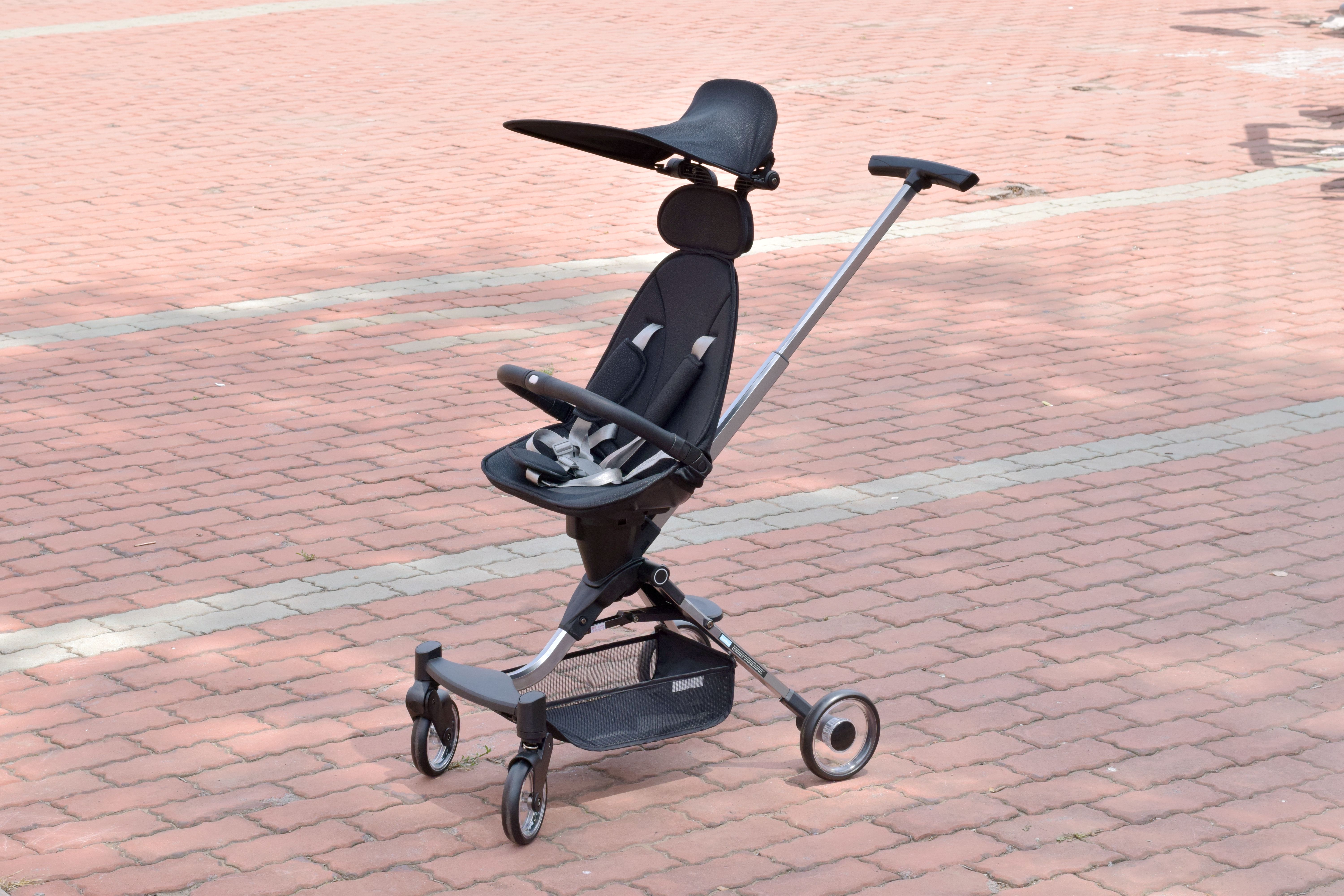 防侧翻设计，单手开合，小米推出首款轻便溜娃车，网友：价格合理