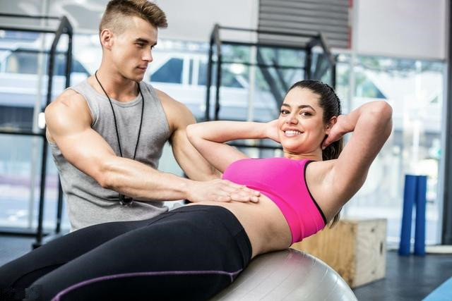 健身器材使用正确姿势,健身靠墙蹲正确姿势