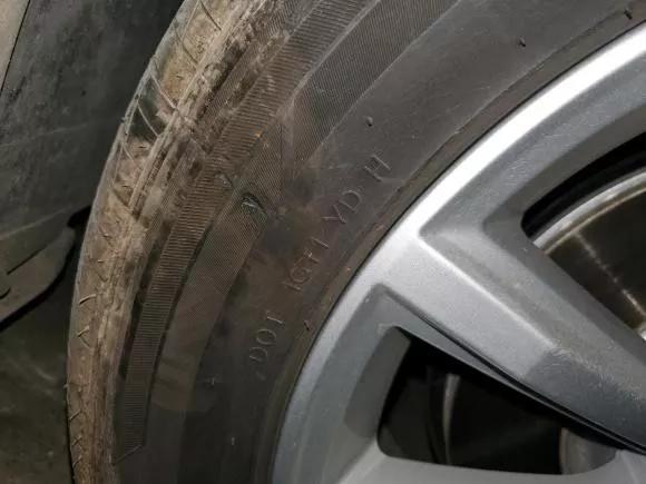 轮毂换一个还是必须换两个,轮毂有点变形建议修复还是直接换