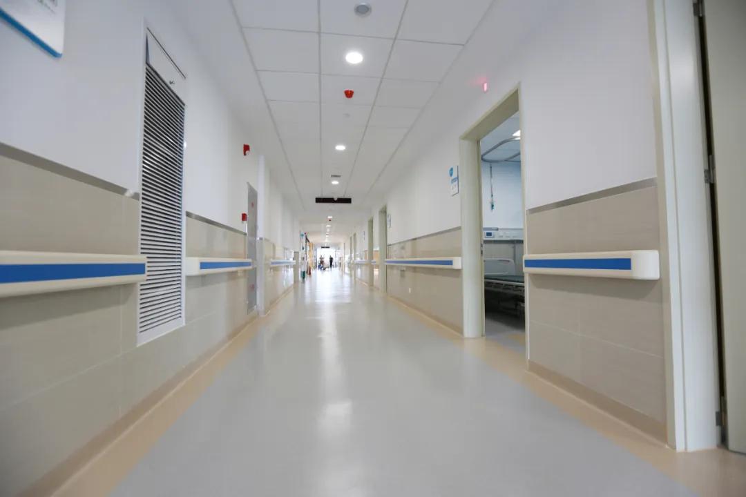 街坊注意!7月18日起何贤纪念医院住院部搬迁至新医疗综合大楼!门急诊和住院已恢复正常诊疗服务