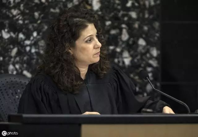 证人拒绝出庭作证后果,证人拒绝出庭应该怎么办