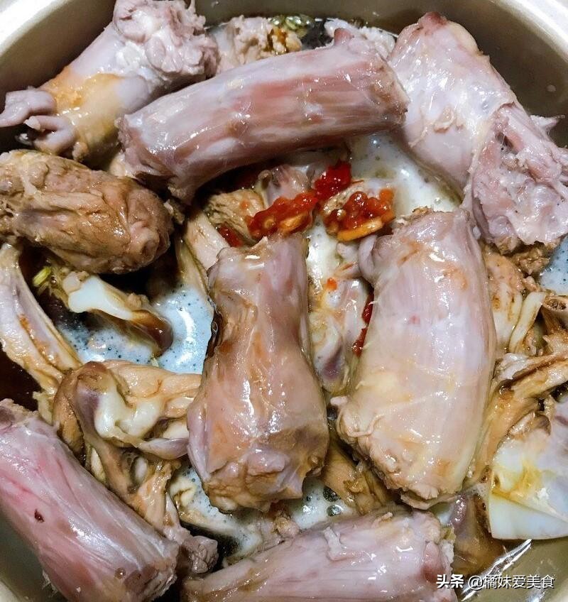 类似于周黑鸭口味的鸭锁骨怎么做,教你制作周黑鸭同款鸭货