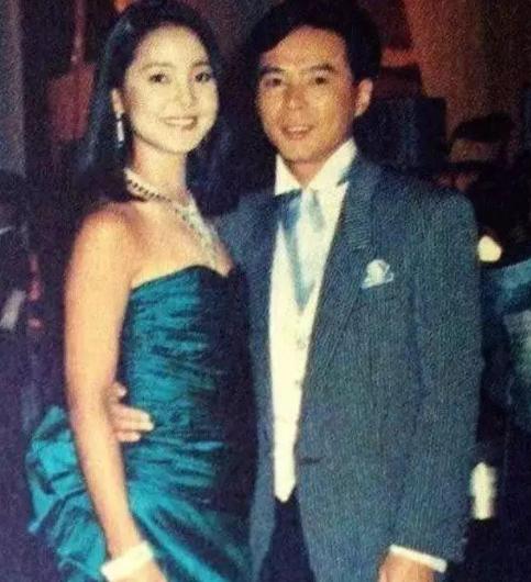 邓丽君坎坷爱情史,邓丽君的四段恋情和四首歌