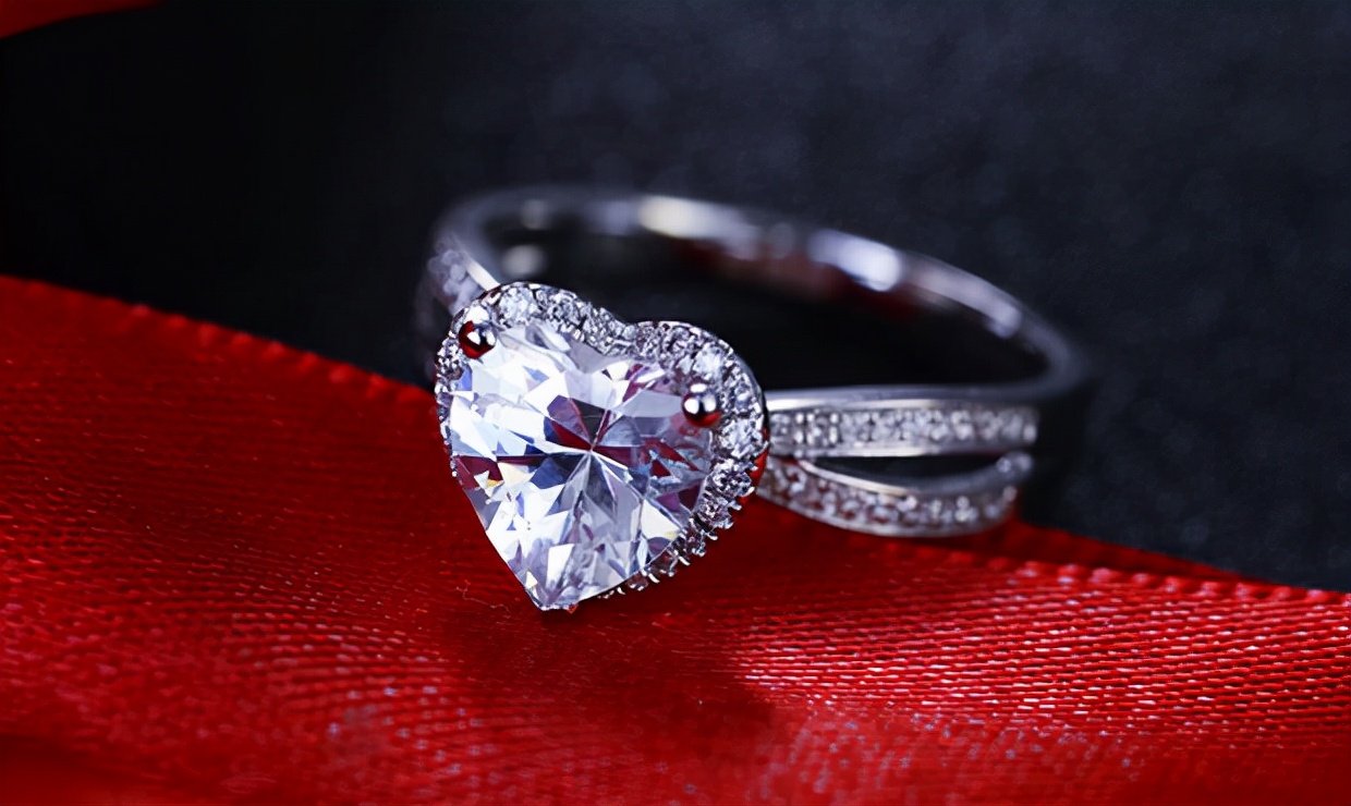 婚戒一定要买真的吗,婚戒应该买贵的吗