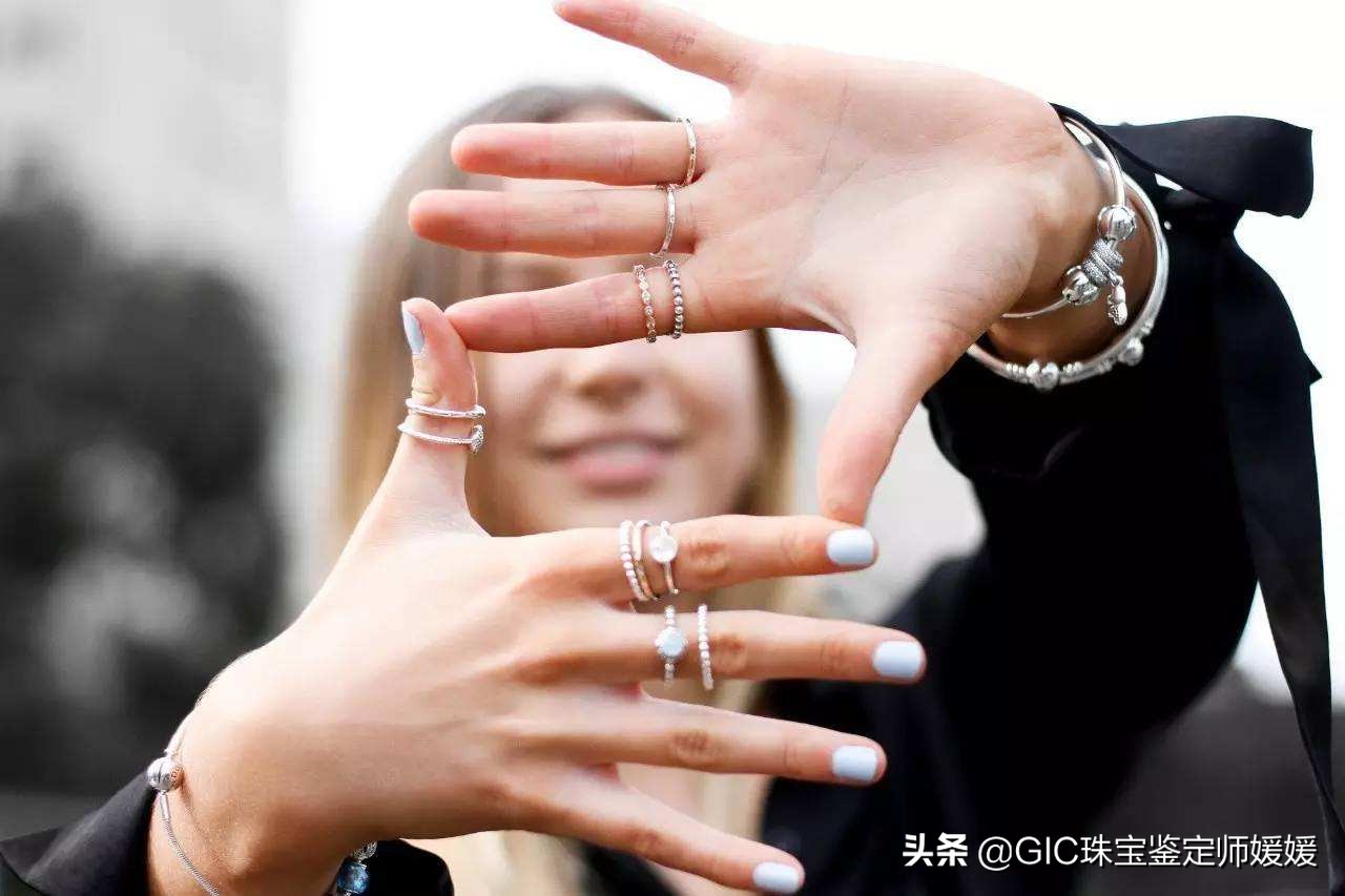 女士钻石婚戒戴哪个手,婚戒除了钻石还能戴什么宝石