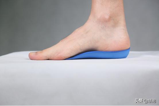 耐克阿迪达斯为什么越来越便宜,耐克阿迪质量低价格高不耐穿