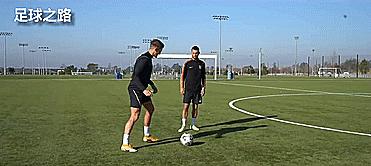 各个球星的招牌转身过人技巧,最经典简单虚晃过人动作