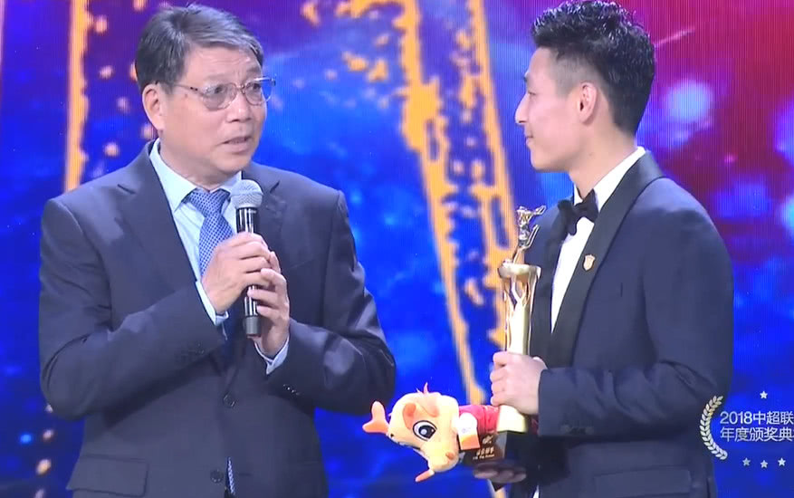 武磊职业训练,武磊基本功教学