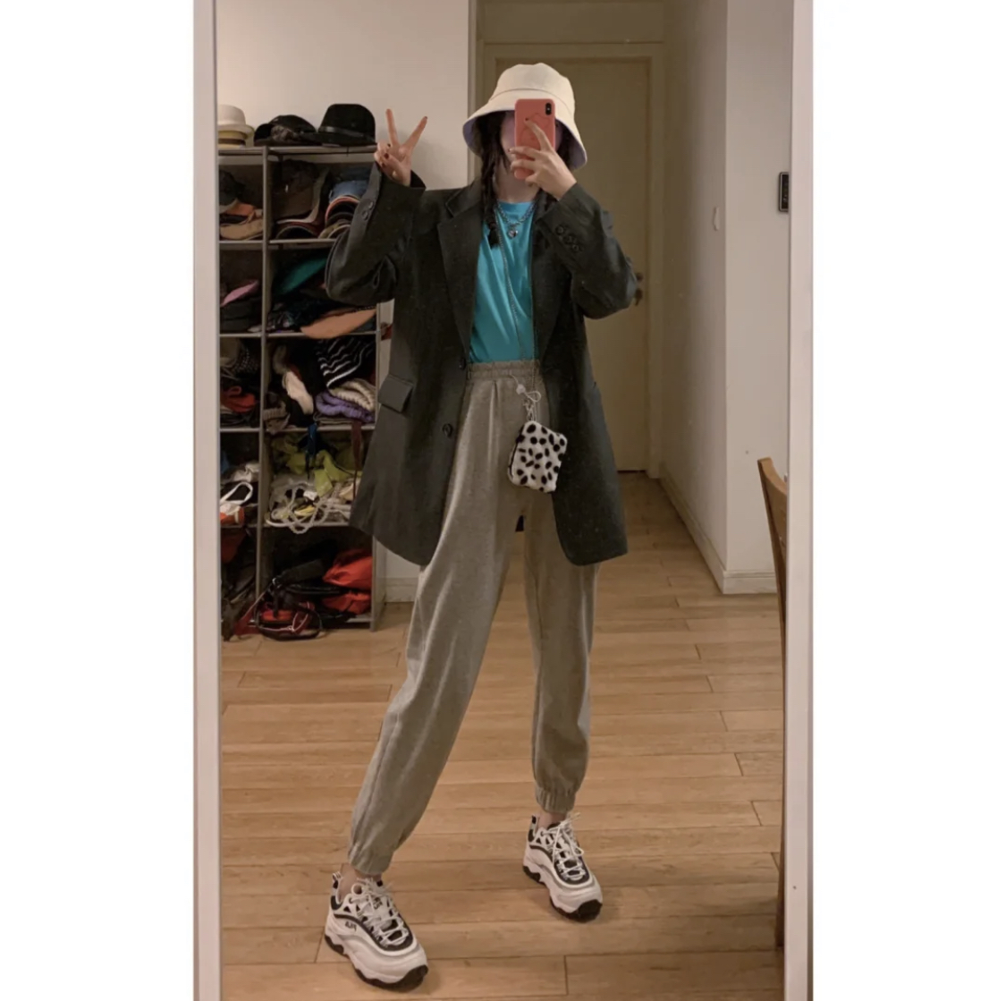 束脚运动裤怎么穿?搭配小技巧学起来,让你吸睛又迷人