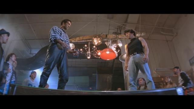 1995年成龙不要命的一跳，拿下8230万票房，让好莱坞也竖起大拇指