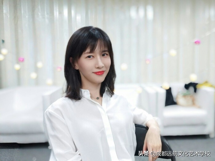 普通人怎么当上明星不靠人脉的,学历低的明星怎么当上明星的