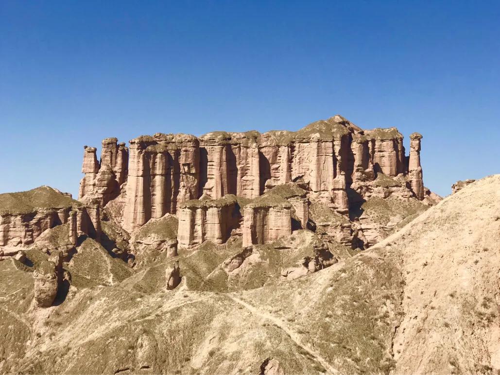 张掖除了丹霞冰沟外还有哪些景点,甘肃张掖冰沟丹霞银装素裹别样美