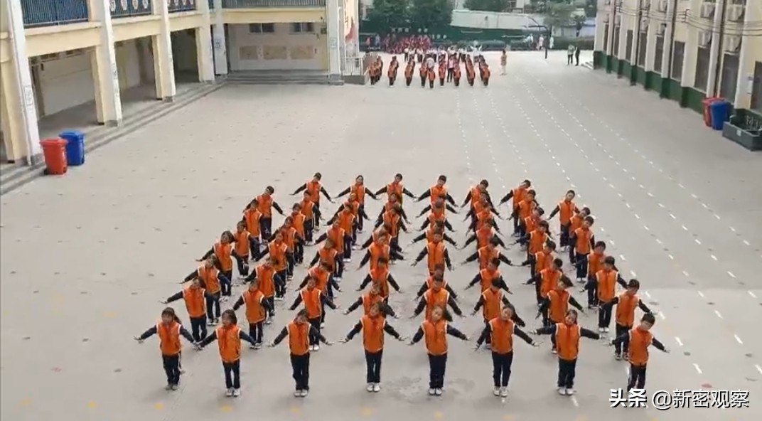 郑州市新密市溱水小镇舞蹈表演,新密市溱水路小学迎国庆歌咏比赛