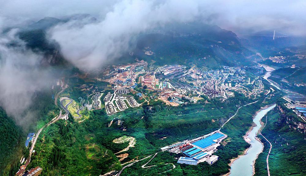 43度飞天茅台和青花郎,青花郎中国两大酱香白酒之一