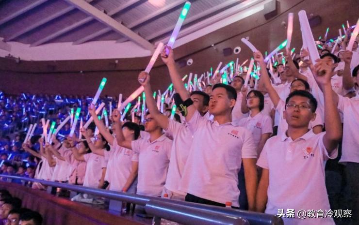 浙江大学迎来2019级新生，开学典礼比清华隆重，住宿条件让人羡慕