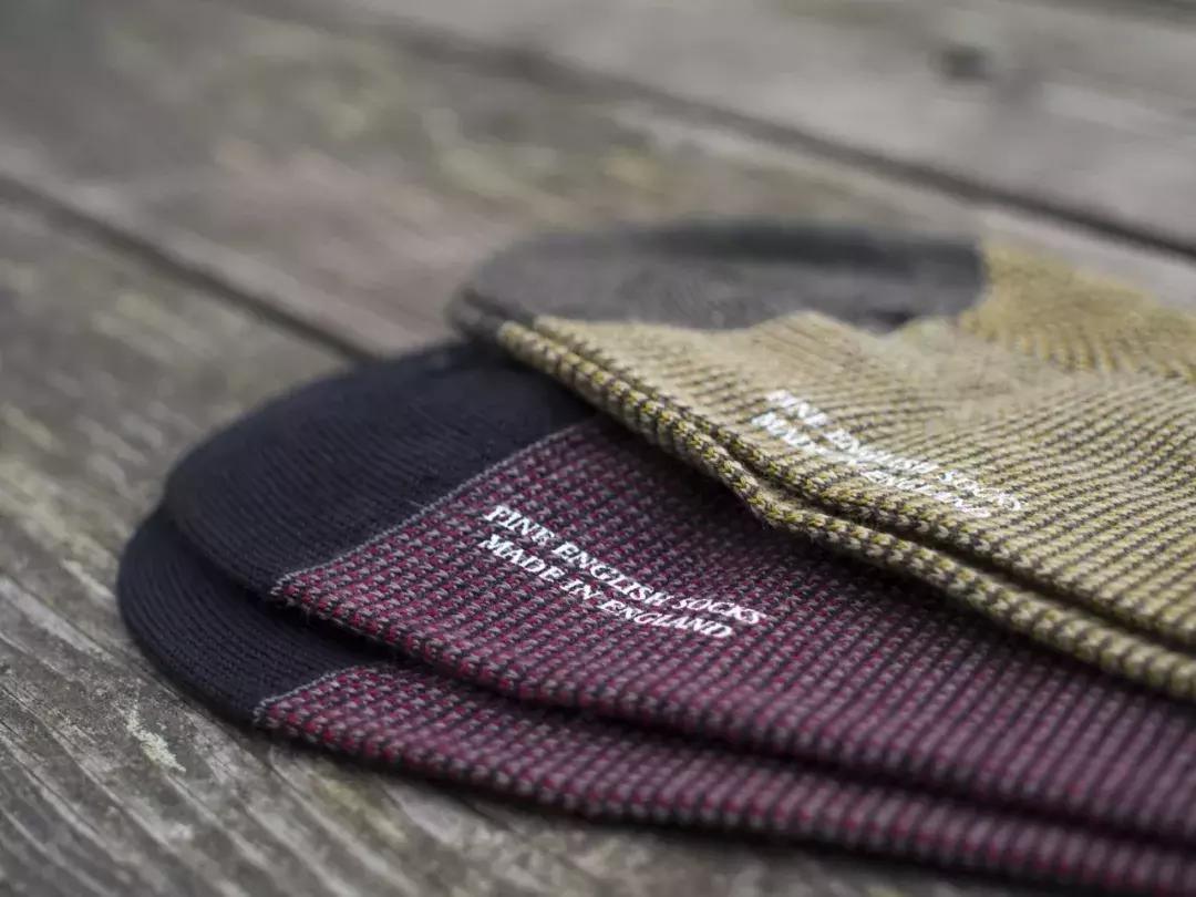 从袜子看出一个人的风格,一双给你满满惊喜感的袜子
