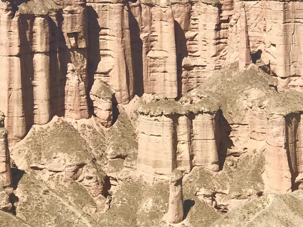 张掖除了丹霞冰沟外还有哪些景点,甘肃张掖冰沟丹霞银装素裹别样美