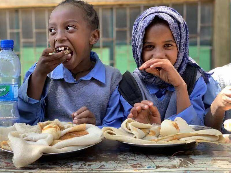 在五分之一人口营养不良的非洲，我们为孩子们提供了五年免费午餐